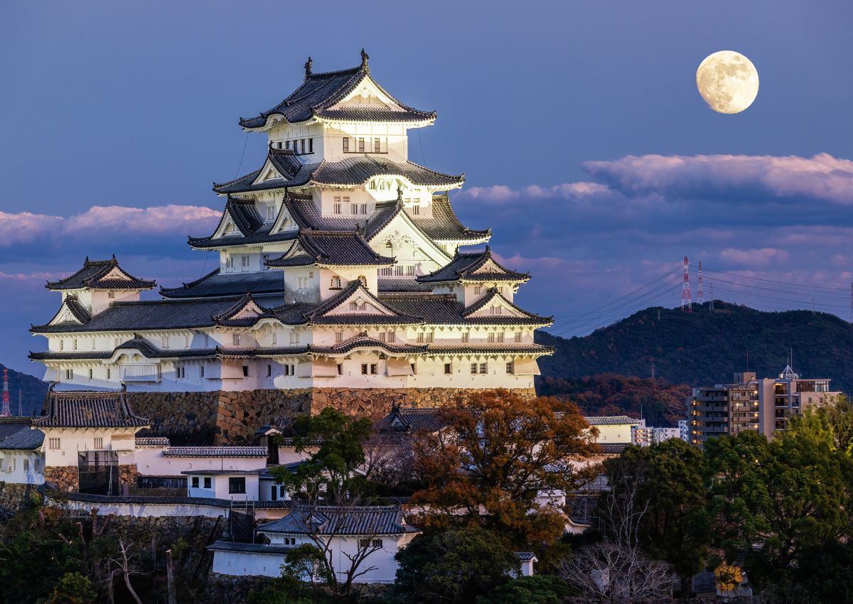 Fullmåne og Himeji-slottet, Japan
