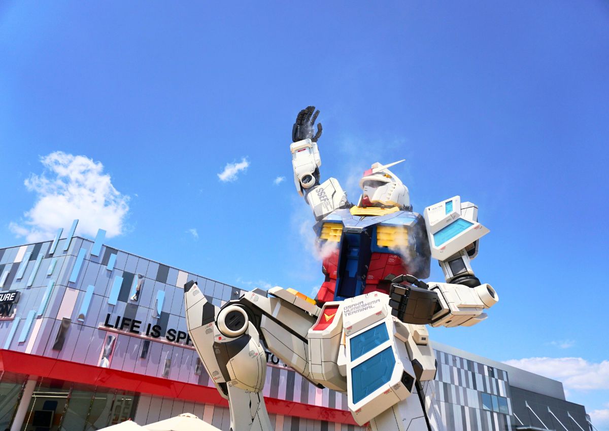 Gundam-statuen ved Gundam Next Future-paviljongen