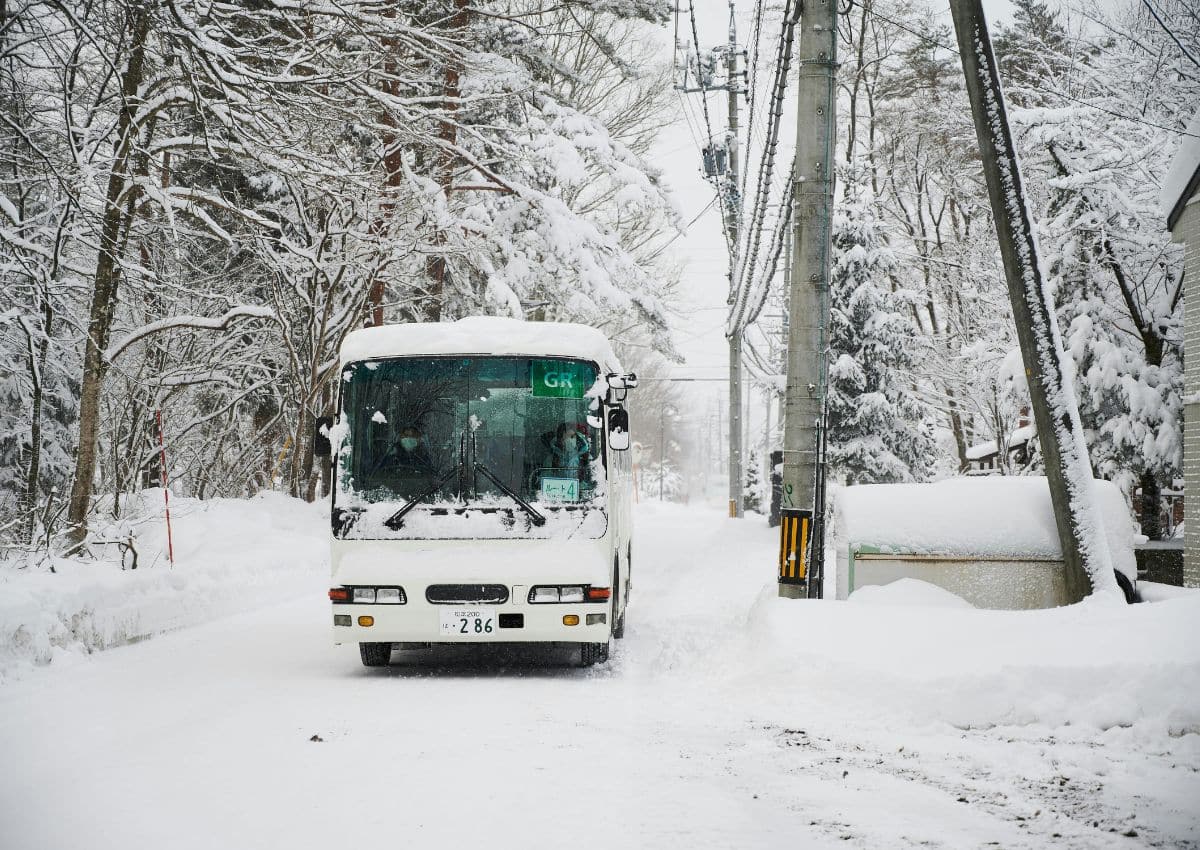 Lokal skibuss i Hakuba, Nagano, Japan