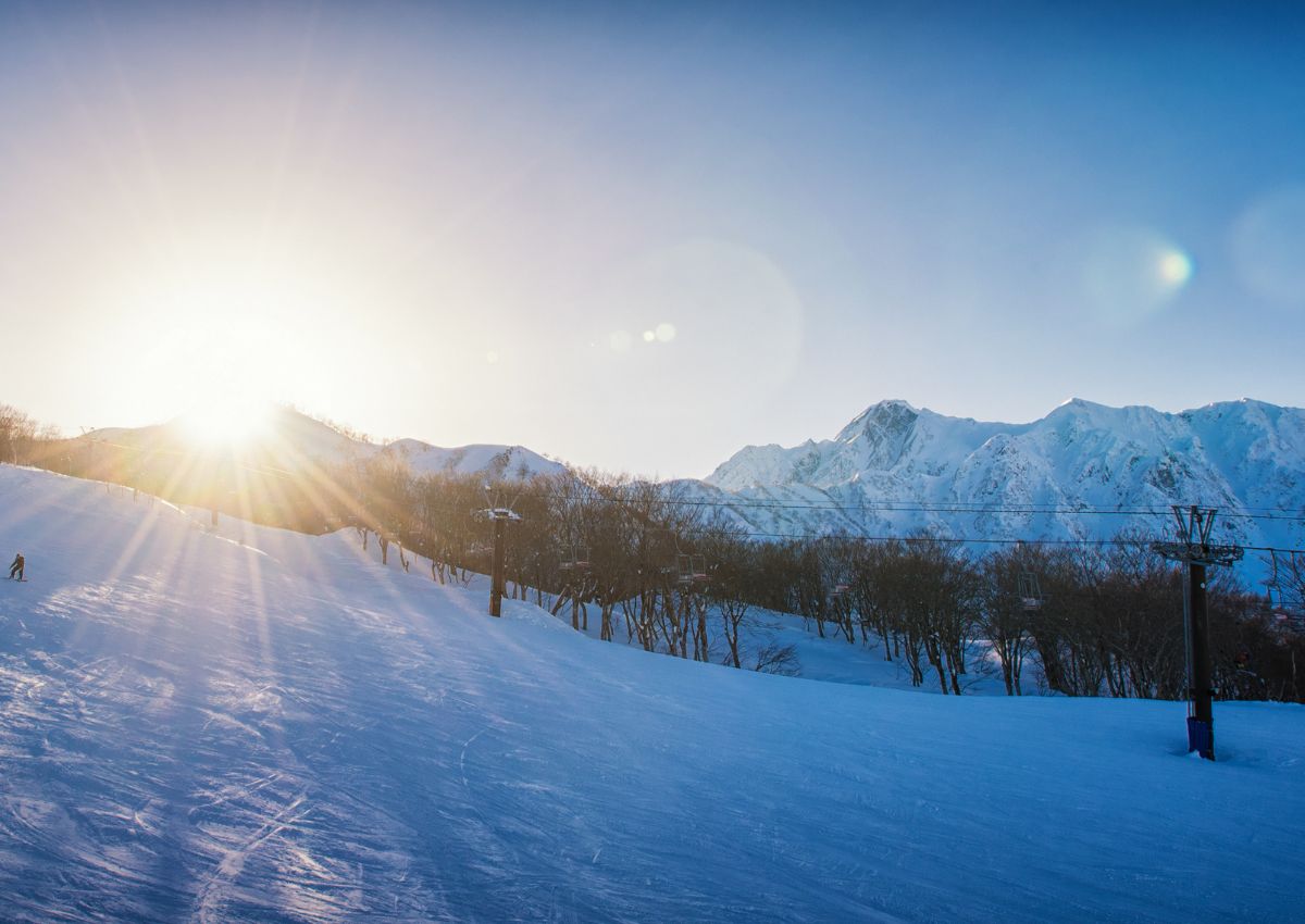 Snowboardkjører i Hakubas skianlegg, Nagano, Japan