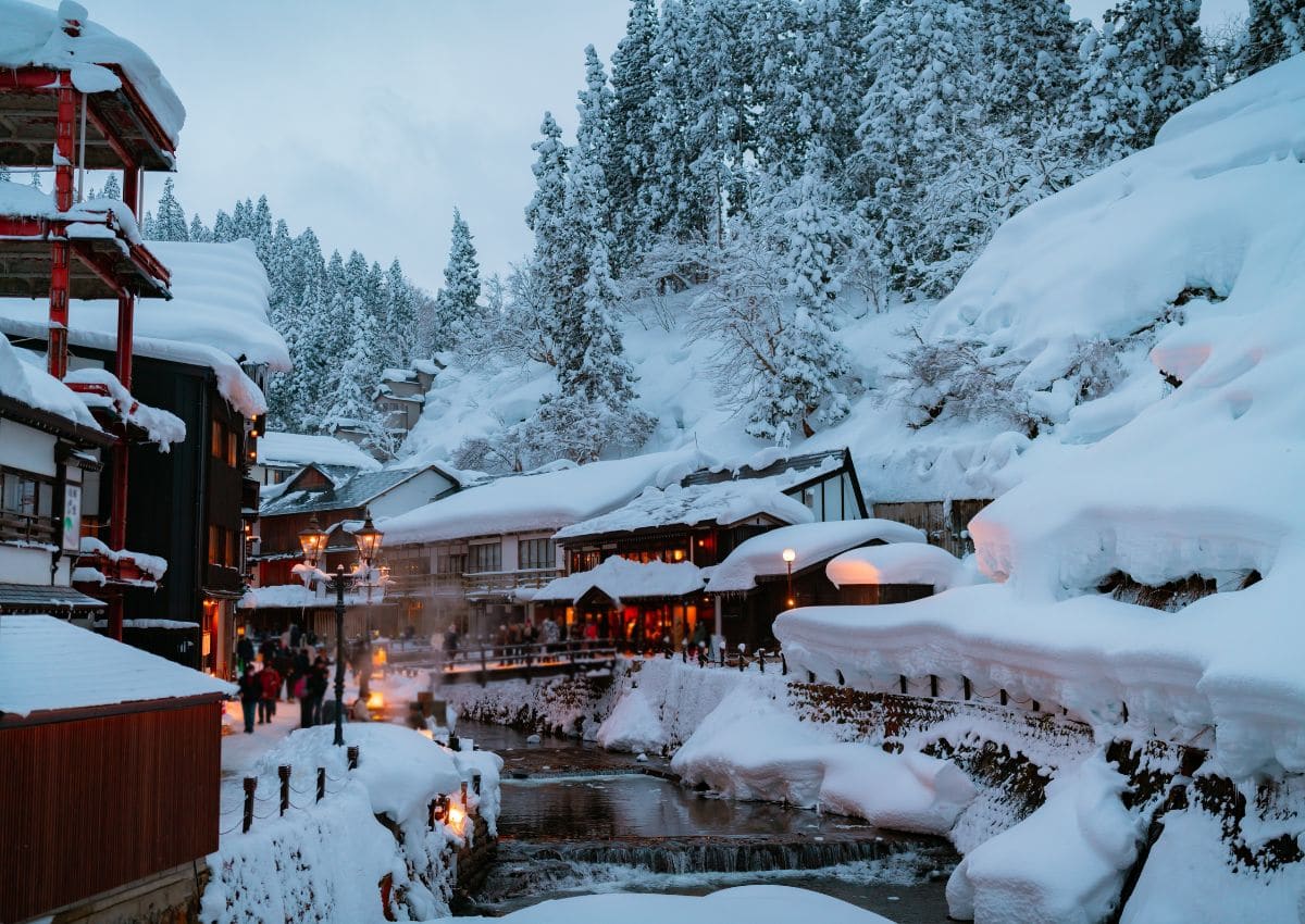 Vinterkveld i Ginzan Onsen, Yamagata-prefekturet, Japan