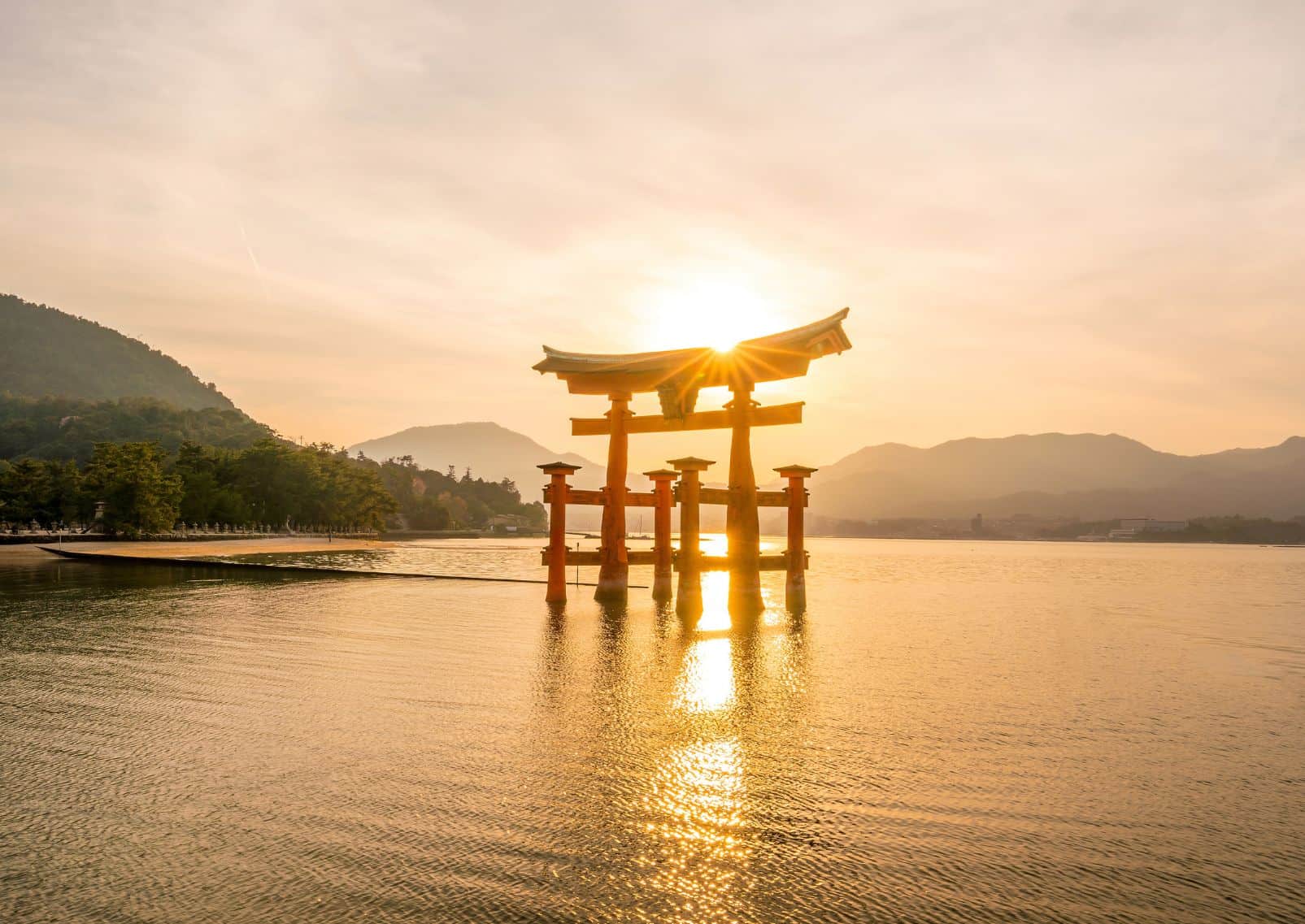 Solnedgang i Miyajima, Japan