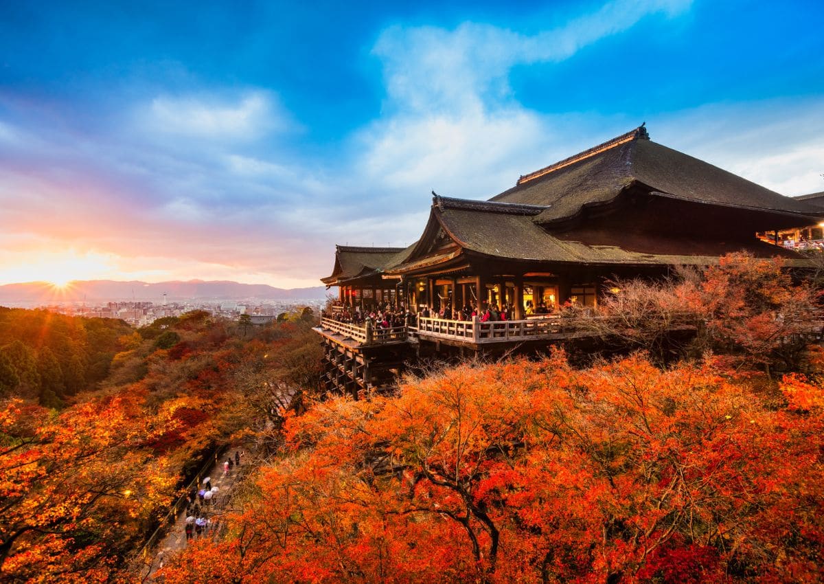 Høstfarger ved Kiyomizu-dera-tempelet i Kyoto, Japan
