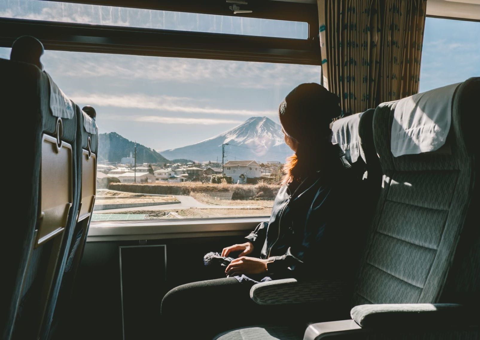 Turist på shinkansen i Japan