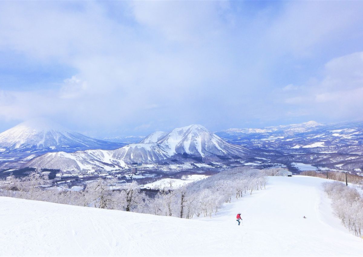 Skikjøring i Rusutsu skianlegg på Hokkaido
