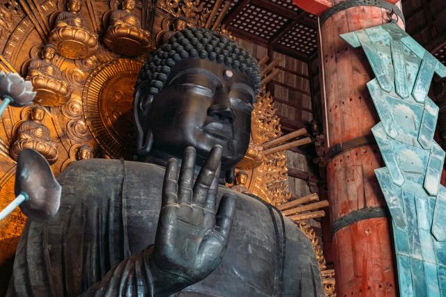 Den store Buddha i Todai-ji tempelet i Nara