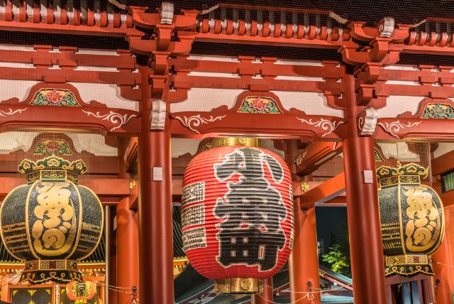 Japansk lykt ved Sensoji-tempelet i Tokyo