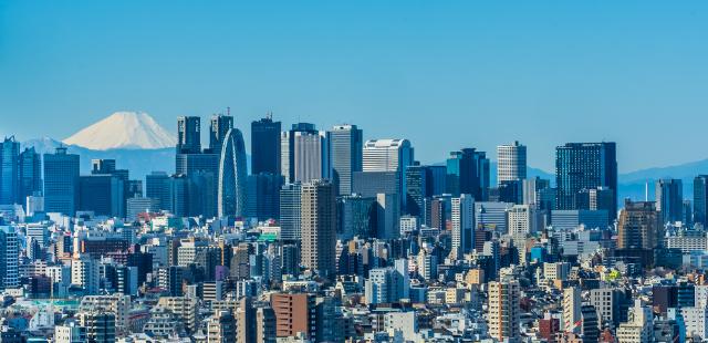 Storbyens sentrum med Mt. Fuji i bakgrunnen, Tokyo