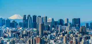 Storbyens sentrum med Mt. Fuji i bakgrunnen, Tokyo
