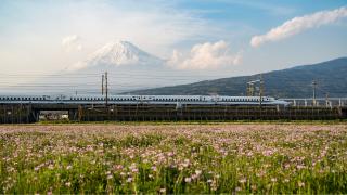 Shinkansen-tog og Mt. Fuji