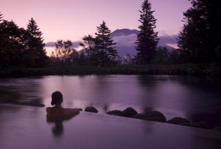 Avslapping i en varm kilde, Niseko