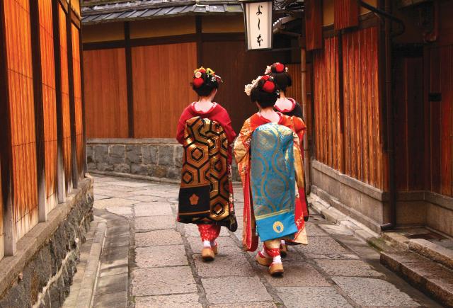 Geishaer i Gion-distriktet i Kyoto