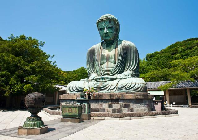 Den store Buddha av Kamakura i Kotoku-in-tempelet