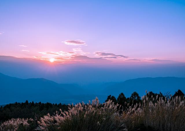Solnedgang over Mount Asos ytre kraterkant