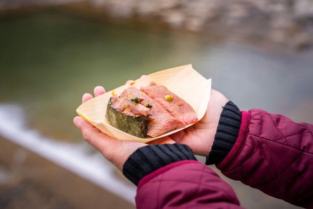 Hida-biff på det lokale markedet