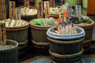 Syltede grønnsaker på Nishiki Market, Kyoto