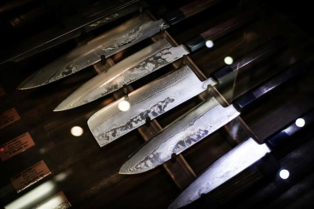 Japanske kniver i en butikk