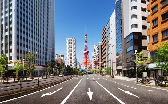 Veien fra Tokyo Tower i Shiba Koen, Minato, Tokyo, Japan