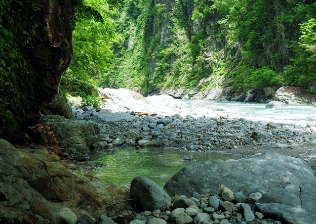 Naturlige varme kilder rundt Unazuki Onsen
