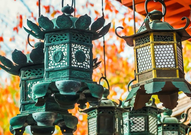 Lanterner ved Kasuga Taisha-helligdommen i Nara