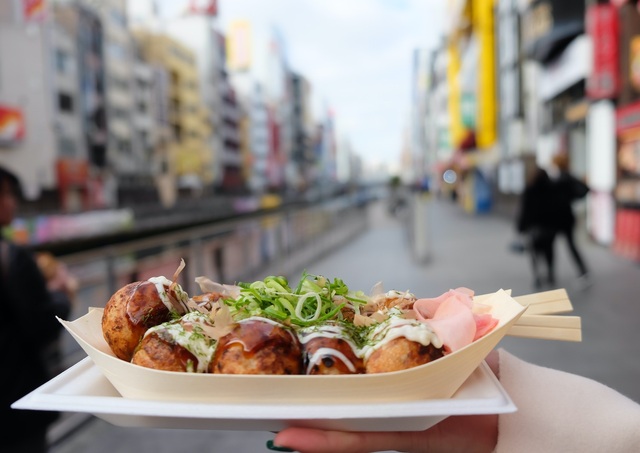 Takoyaki, tradisjonell gatemat i Osaka