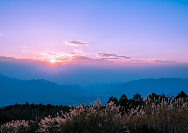 Solnedgang over Mount Asos ytre kraterkant