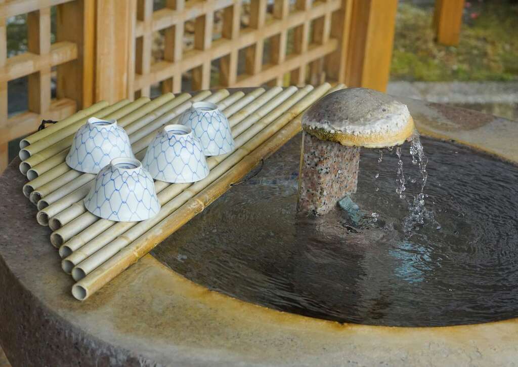 Varme kilder med drikkevann i Kinosaki Japan