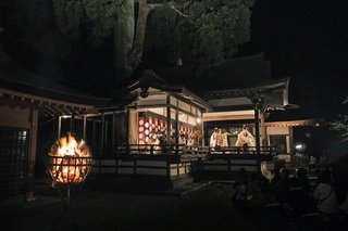 Noh-forestilling om kvelden