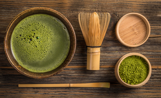 Lær hvordan du lager matcha-te