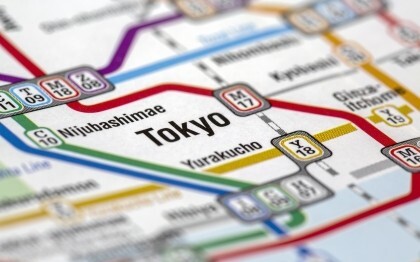 Kart over Tokyos T-banesystem med toglinjer og stasjoner