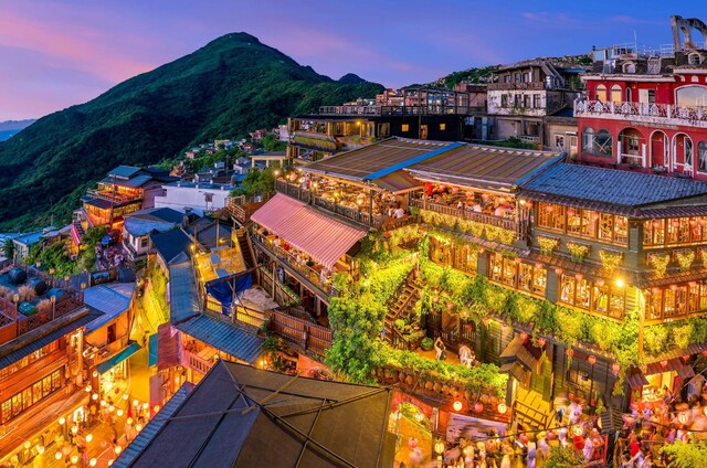 De gamle gatene og nattmarkedet i Jiufen 