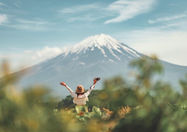 Glad kvinne på Mount Fuji, Japan