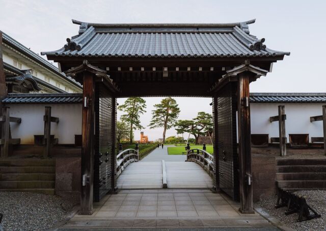 Ichinomon-porten ved Kanazawa-slottet i Japan