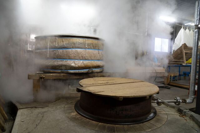 Damping av ris på et sakebryggeri 